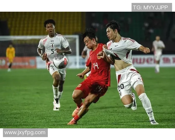 中国足球队明星球员全面解析 他们的成长历程与赛场表现 中国足球队明星球员全面解析 他们的成长历程与赛场表现