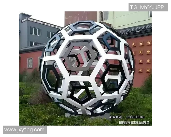 以足球球星雕塑为核心展现体育精神与城市文化融合魅力 以足球球星雕塑为核心展现体育精神与城市文化融合魅力