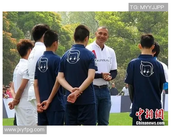 当今足球界最具人气与实力的球星是谁他如何在绿茵场上征服世界