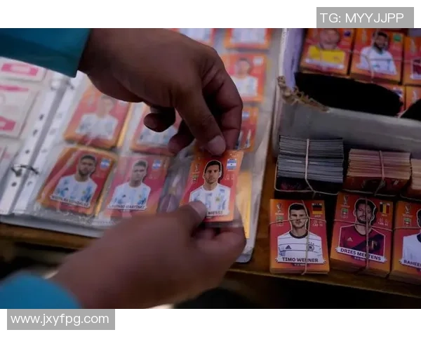 梅西亲签球星卡限量版足球包揭幕，收藏爱好者必备珍品