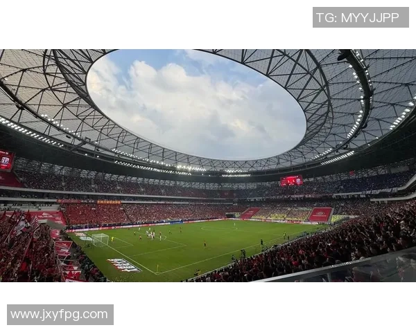 瞬转场下闪耀绿茵的世界级足球巨星风采全景解析 瞬转场下闪耀绿茵的世界级足球巨星风采全景解析