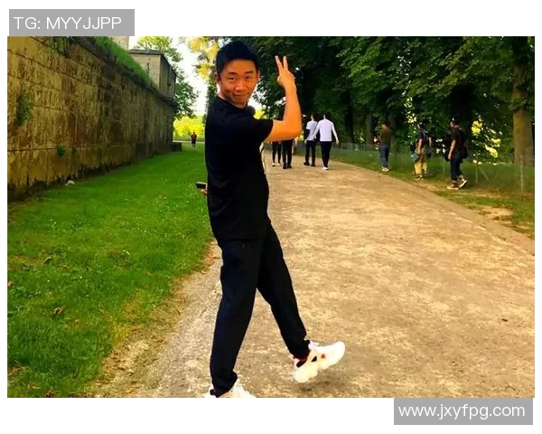 足球巨星时尚风采:耀眼服装秀展现魅力 足球巨星时尚风采:耀眼服装秀展现魅力