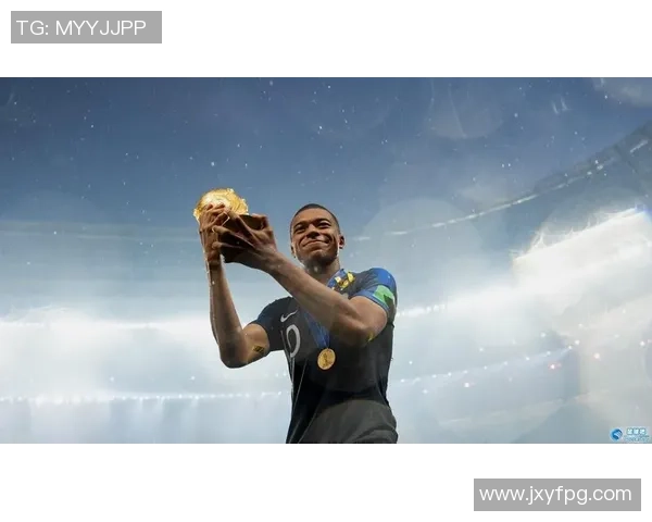 足球球星卡片市场价格一览 新手收藏者必看价格走势与投资参考